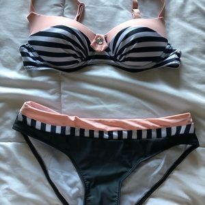 Women’s swim suit